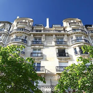 Outstanding 2 Bedrooms With A Terrific Eiffel Tower View Apartment